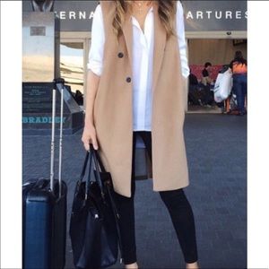 Tan sleeveless vest. M